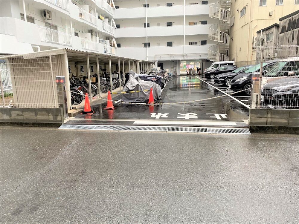 新大阪近くのマンション駐車場にチェーンゲートを納入 株式会社パステル 大阪駐車場ソリューション企業 新大阪近くのマンション駐車場にチェーンゲートを納入 株式会社パステル 大阪駐車場ソリューション企業